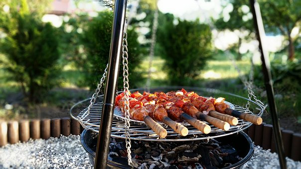 Elintarvikkeet mökillä ja grillaaminen